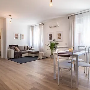 Apartment Opera & Expo, Verona
